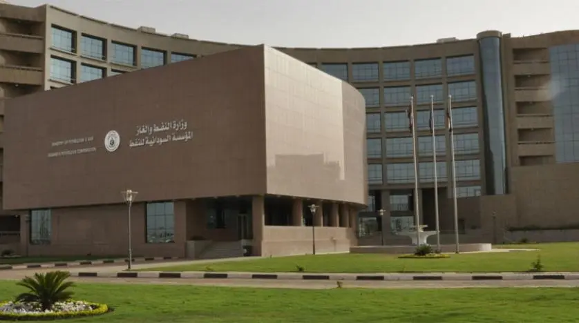 وزارة الطاقة تطمئن المواطنين بأن الإمدادات الحالية من المشتقات البترولية في البلاد مستقرة تنساب بصورة طبيعية 5 نفط - بترول - وقود - غاز - وزارة الطاقة و النفط