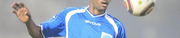 “كاريكا” يرفض توجيهات الجهاز الفني بالدخول في مباراة الشرطة 10 كاريكا