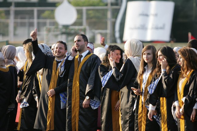 طالب جامعي يقتل زميلته أمام باب الجامعة.. و يكشف دوافع جريمته 1 11 06 2015 NW6L0322