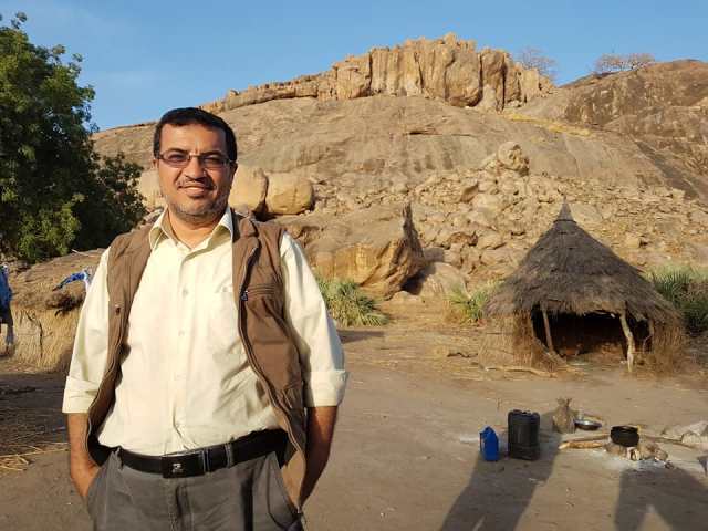 خادم العقرب تطلب يد القمر ! 1 الاشقر