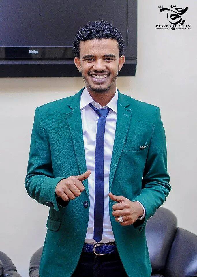 شاهد بالفيديو.. الفنان حسين الصادق يحتد مع جمهوره خلال حفل بالسعودية: (عيب منكم الكلام دا وما تسحروا حفلتكم الجميلة) 1 126091 0