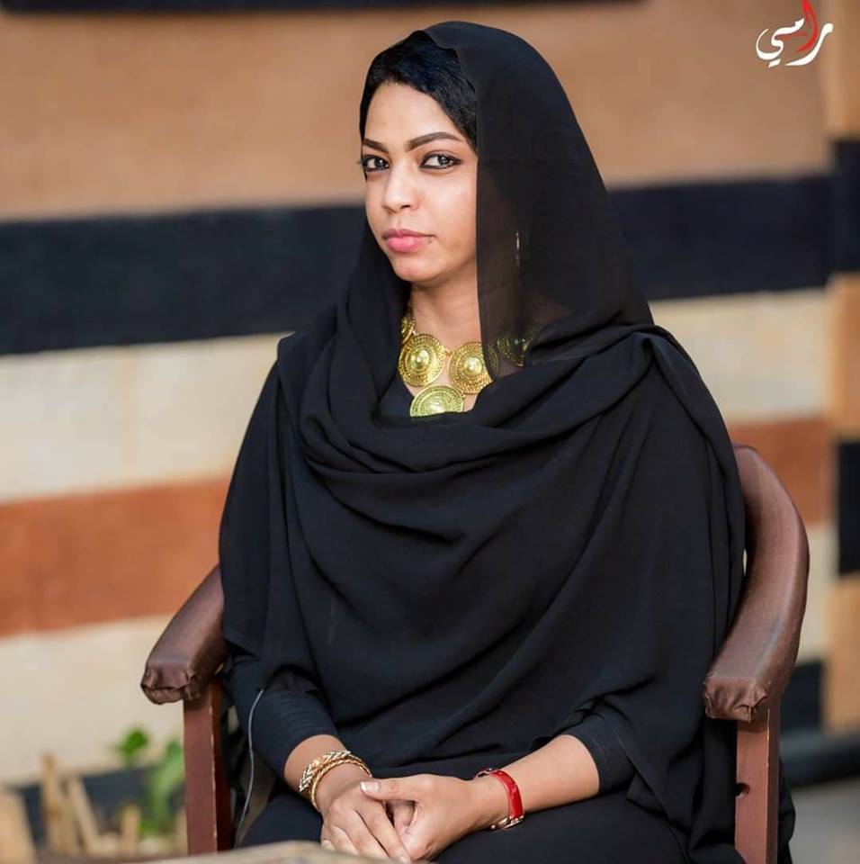 الشاعرة إيمان متوكل : أعتذر لأخواني المشردين سكان المجاري عن الكلمات الجارحة التي خطها قلم المدعوة داليا الياس 1 الشاعرة ايمان متوكل