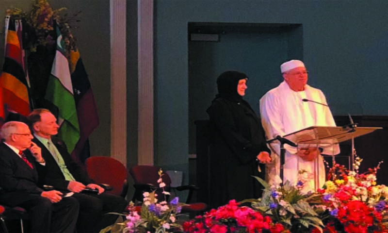 بالفيديو .. مطربة تشعل مواقع التواصل بغنائها “طلع البدر علينا” داخل كنيسة ! 1 د.مايك بورتر