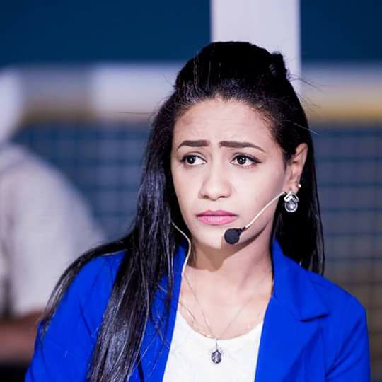 بالفيديو.. الفنانة مني مجدي تكسب تعاطف الجمهور السوداني برقتها وإنسانيتها الكبيرة 1 مني مجدي