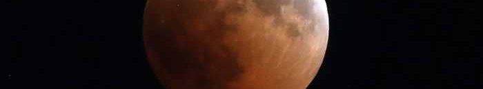 القمر الدامي