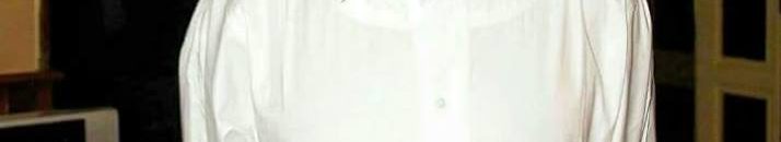 المدرب المصري الدهراوي يرتدي الزي القومي السوداني ويقول: "يجب على الكل أن يقف مع المريخ علشان الأحمر كبير وله فضل على مدربين مصريين" 10 المدرب المصري الدهرواي يظهر بالزي القومي السوداني