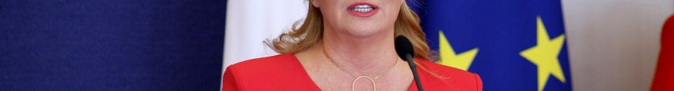 بالفيديو.. رئيسة كرواتيا تعانق لاعبي منتخب بلادها احتفالا بالتأهل للدور ربع النهائي 10 رئيسة كرواتيا كوليندا غرابار كيتاروفيتش