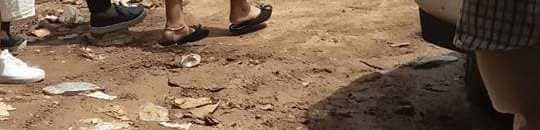 فتاة تتجول في شواع الخرطوم بزي فاضح2