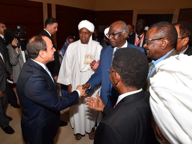 اتحاد الصحفيين السودانيين يأسف لمنع الأمن المصري إعلاميين من المشاركة في لقاء مع السيسي 1 السيسي الخرطوم