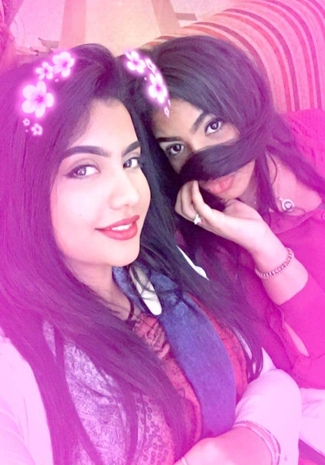 لوشي تعود لخطف الأضواء بسيلفي مع شقيقتها