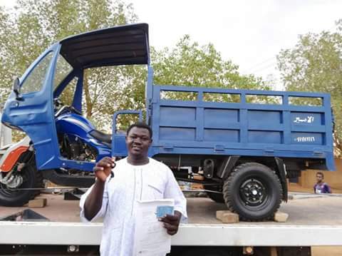 قروب على مواقع التواصل يهدون سائق الركشة الذي أعاد مائة ألف لصاحبها “هدية” تعادل ضعف ما أعاده 1 محمد موسى