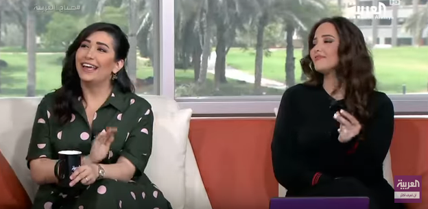 مذيعتا قناة العربية تغنيان بالنوبي