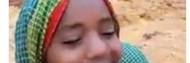 بالفيديو: طفل وراء انتشار فيديو مبدعة الخريف ريماز التي كانت تغني مع والدها وسط السيول بامدرمان 10 تغني مع والدها وسط السيول