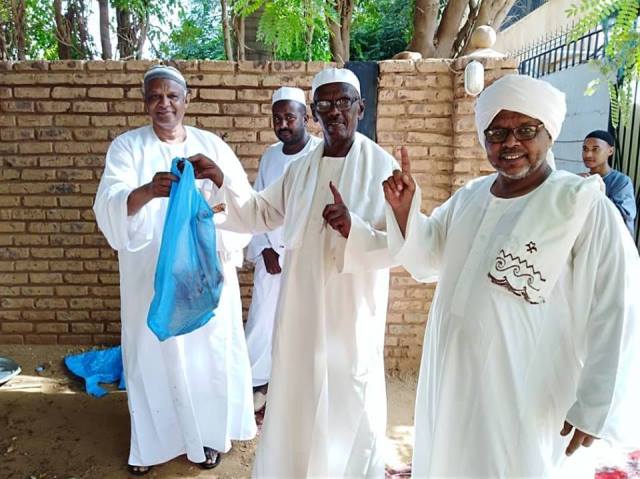 السودان: نقد لاذع للحزب الحاكم بسبب توزيع لحوم الأضاحي 1 اشعريون