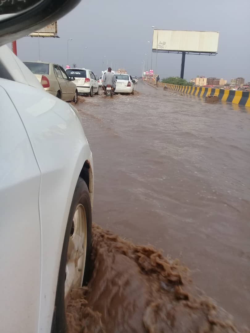 مصادر صحية تحذِّر من انفجار الوضع الصحي بالخرطوم 1 امطار