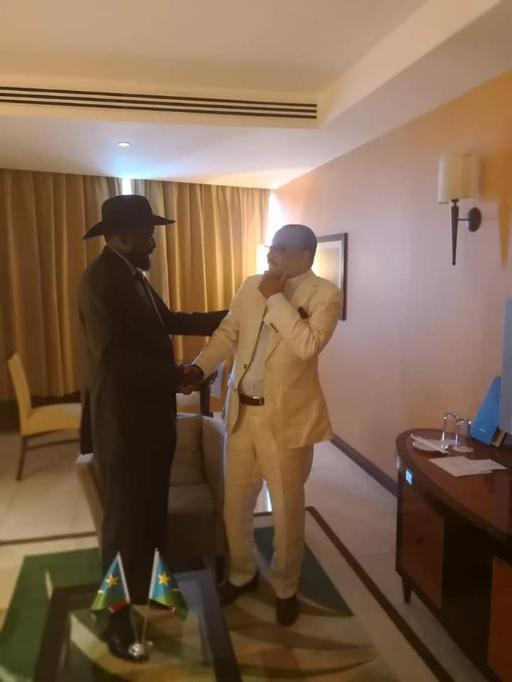 بالصور.. رئيس نادي الهلال الكاردينال يلتقي سلفاكير ومشار ويبارك لهما توقيع الاتفاقية 1 رئيس نادي الهلال الكاردينال يلتقي سلفاكير ومشار ويبارك لهما توقيع الاتفاقية