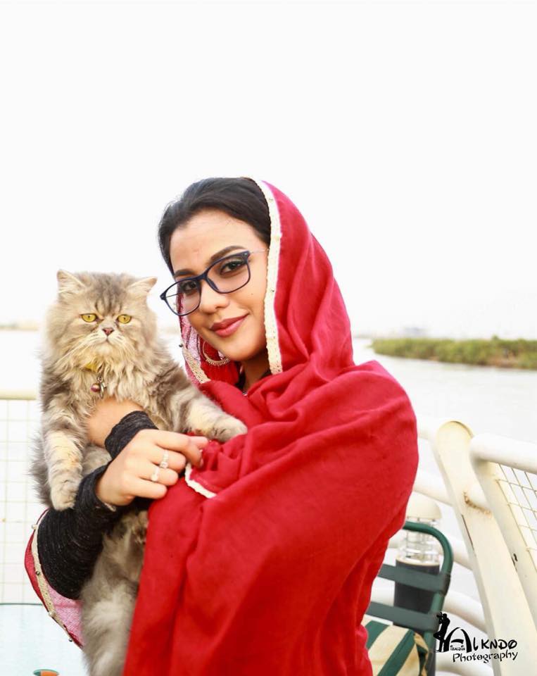 أكثر من 3 ألف سوداني يحتفلون مع "لوشي" بولادة قطتها "كوكي".. وحسناء الإعلام تدعوهم "للسماية" 1 لوشي وقطها ميشو2