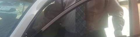 بالصورة: الاعلامي السوداني الشهير “عبدالباقي الظافر” يتحول للعمل سائق تاكسي بشوارع الخرطوم 10 الظافر