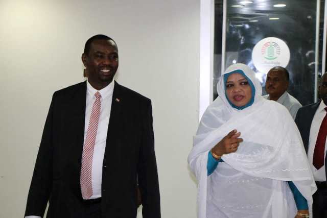 برج الاتصالات يشهد مراسم تسليم وتسلم بين الأستاذ بشارة أرو والدكتورة تهاني عبدالله عطية 1 بشارة تهاني