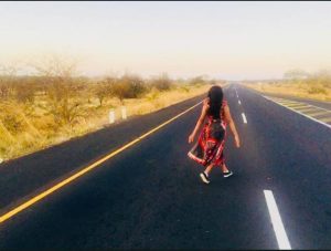 فستان رفيدة ياسين وشعرها المسدل يسحر اًصدقائها ويصفونها بالفاتنة .. صور 2 رفيدة1