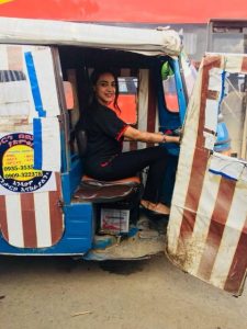 فستان رفيدة ياسين وشعرها المسدل يسحر اًصدقائها ويصفونها بالفاتنة .. صور 3 رفيدة2