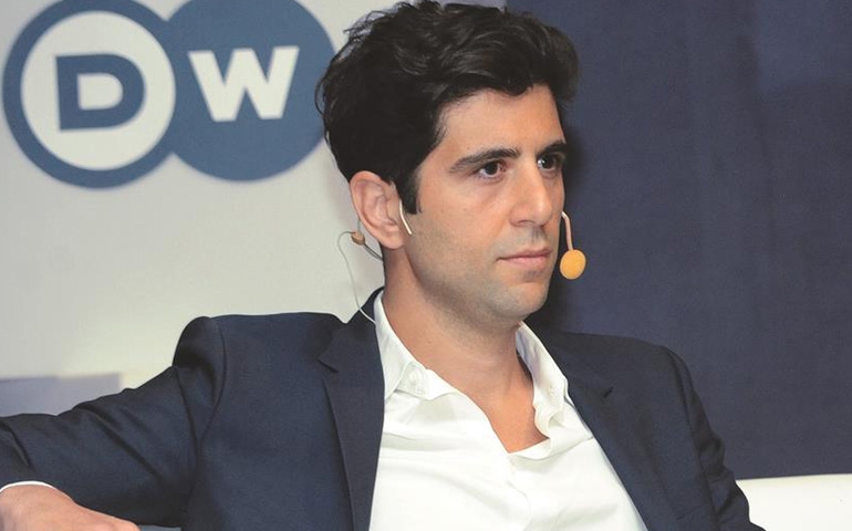 بالفيديو.. مزمل فقيري وأحمد البدوي يتوعدان فريق برنامج "شباب توك" بالدبابات والمدافع 1 معتز عبد الكريم