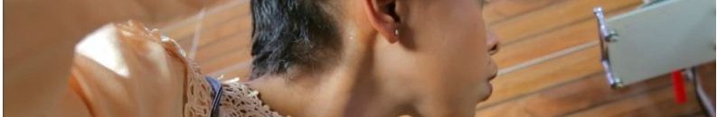 تحلق شعر رأسها من أجل صديقتها