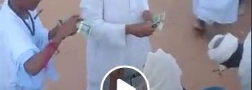 شاهد بالفيديو.. مطربة سودانية تتحول لماكينة صراف آلي أثناء تقديمها وصلة غنائية 10 فنانة تتحول لماكينة صراف آلي