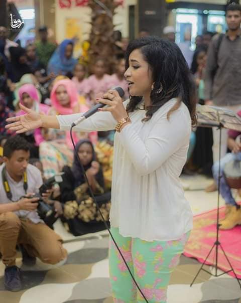 الفنانة مني مجدي 3