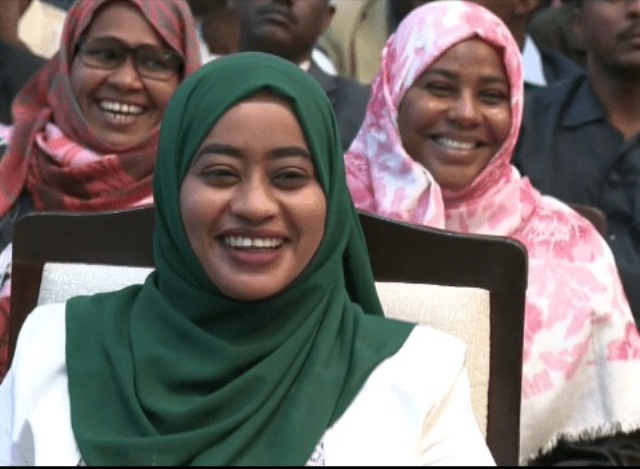 بالصور: ما لا تعرفه عن نورا التوم الكسلاوية .. صاحبة أشهر إبتسامة سودانية على فيسبوك 1 نورا التوم