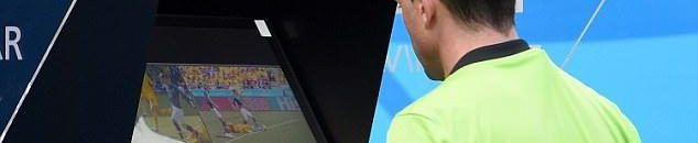 لربط المشجعين من كل مكان باللعبة التي يحبونها.. "فيفا" ينشئ منصة جديدة لبث مباريات كرة القدم 10 تقنية الفار للحكام