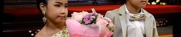 بالفيديو .. زواج طفلين توأم في تايلاند لجلب الحظ ! 10 زواج طفلين