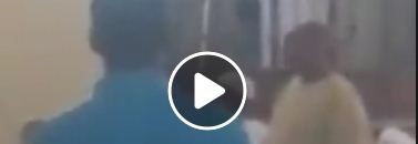 مصلين يهاجمون الامام