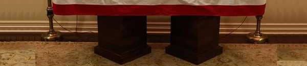 صورة تجسد الوفاء ..كلب بوش لا يتخلى عنه حتى بعد موته 10 1 1205046