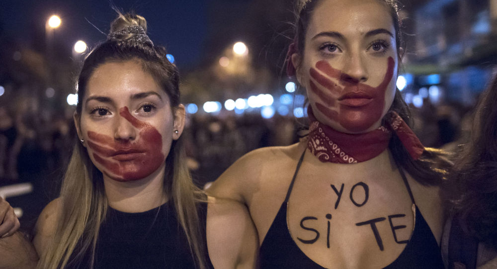 دراسة تكشف عن عدد ساعات حفظ المرأة للسر 1 سر