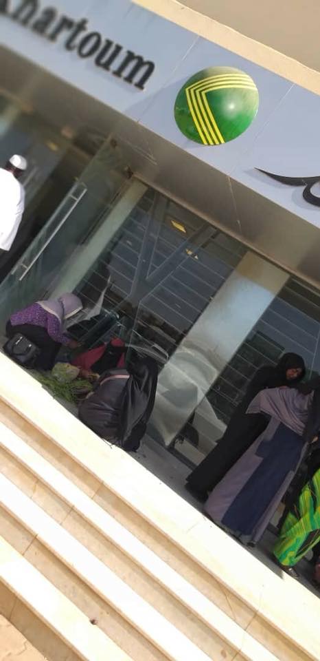 سيدة تباشر عملها2