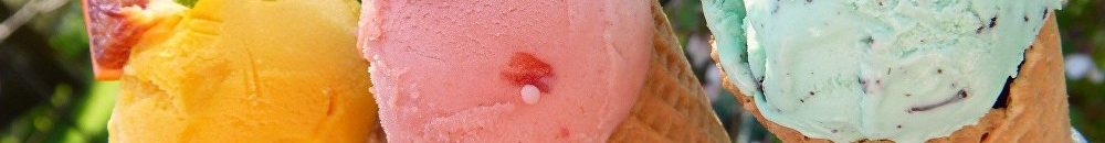 بالفيديو.. شاب يشتري عبوة آيس كريم من مول شهير .. وعند فتحها كانت المفاجأة 10 كريمة