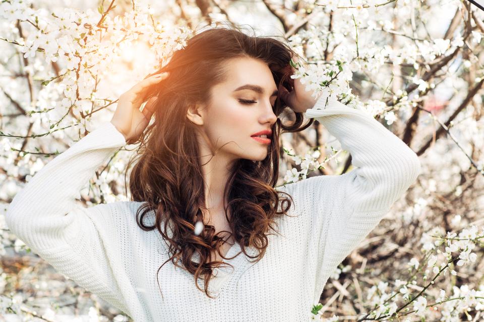 هذه الحلول تضيف حجماً وكثافةً إلى الشعر فاعتمدوها 1 e3c42226 0173 4781 a5ea 0196706b5c20