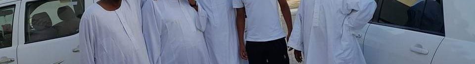 بالصورة.. لاعب منتخب قطر "السوداني" يظهر مع والده وأفراد أسرته وهم يرتدون الزي القومي السوداني 10 اللاعب عبد العزيز