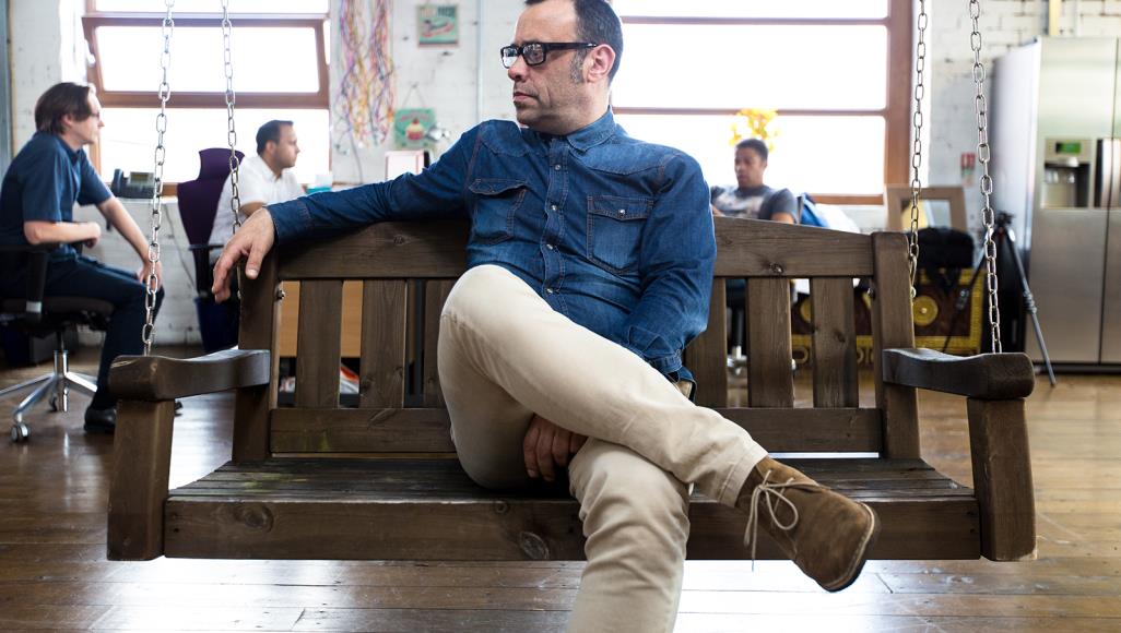 آلام الظهر.. وضع رجل على أخرى أحد الأسباب 1 580