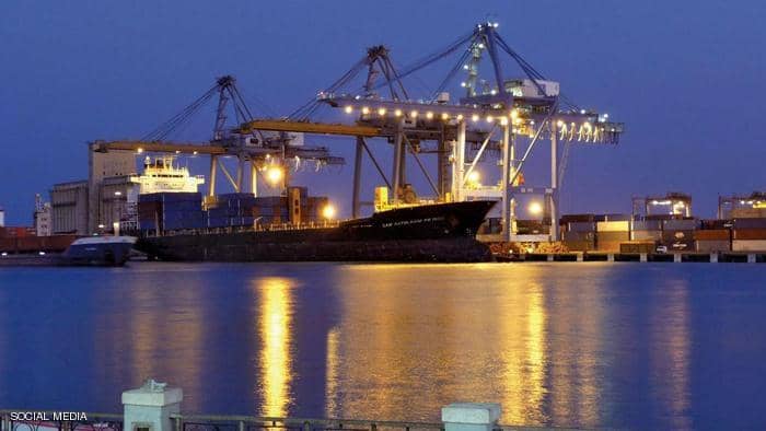 تكدس الحاويات بميناء بورتسودان وشركات توقف الحجز 1 حاويات