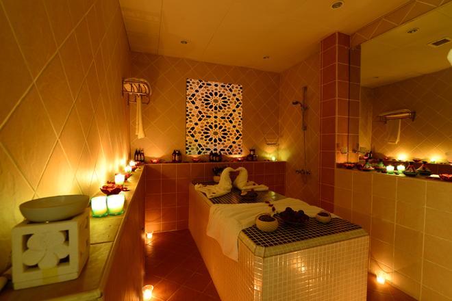 أعمل إخصائي علاج طبيعي فهل يجوز شرعًا القيام بالتدليك؟ 1 غرفة مساج