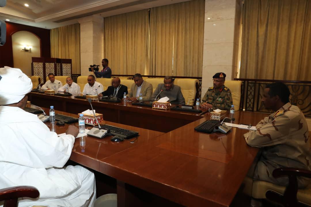 دقلو يلتقي وفد أصحاب العمل