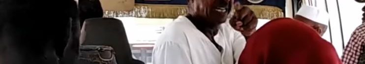 شاهد بالفيديو.. مواطن سوداني غيور يؤدب فتاة داخل حافلة مواصلات عامة وأمام أنظار الركاب 11 مواطن يؤدب فتاة