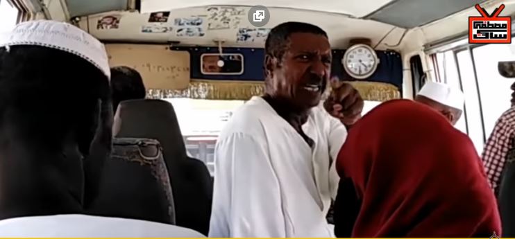 مواطن يؤدب فتاة