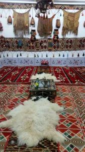 هكذا احتفظت سيدة من جنوب السعودية بـ 1500 قطعة تراثية 3 2