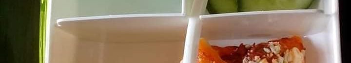 بالصور.. أم سودانية تجهز وجبة افطار لإبنائها التلاميذ تلفت بها أنظار رواد مواقع التواصل الاجتماعي ونشطاء يصفونها بالخواجية 12 وجبة3