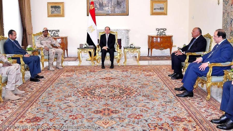 قبل "الربط الكهربائي".. تاريخ العلاقات الاستثمارية بين مصر والسودان 1 حميدتي السيسي