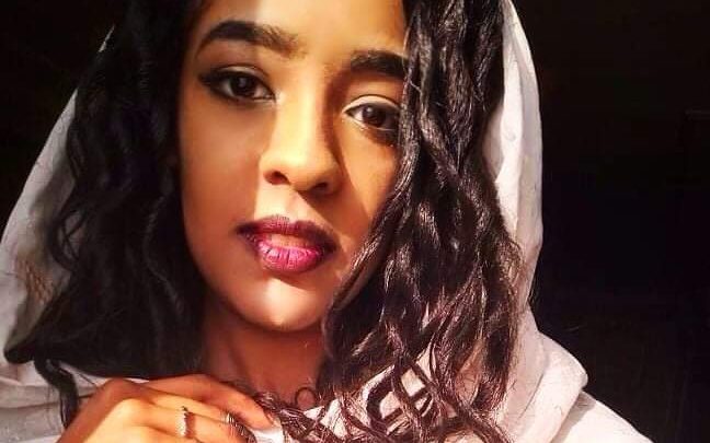 بالفيديو: إعلامية تتعرض لسخرية لاذعة بسبب تكذيبها خبراً عن خطبتها من القيادي محمد ناجي الأصم 1 ندى ارباب