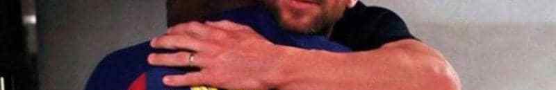 بالصورة .. مشجع يقتحم ملعب “الجوهرة المشعة” لـ”معانقة ميسي” .. شاهد: ردة فعل الأمن! 11 ميسيى